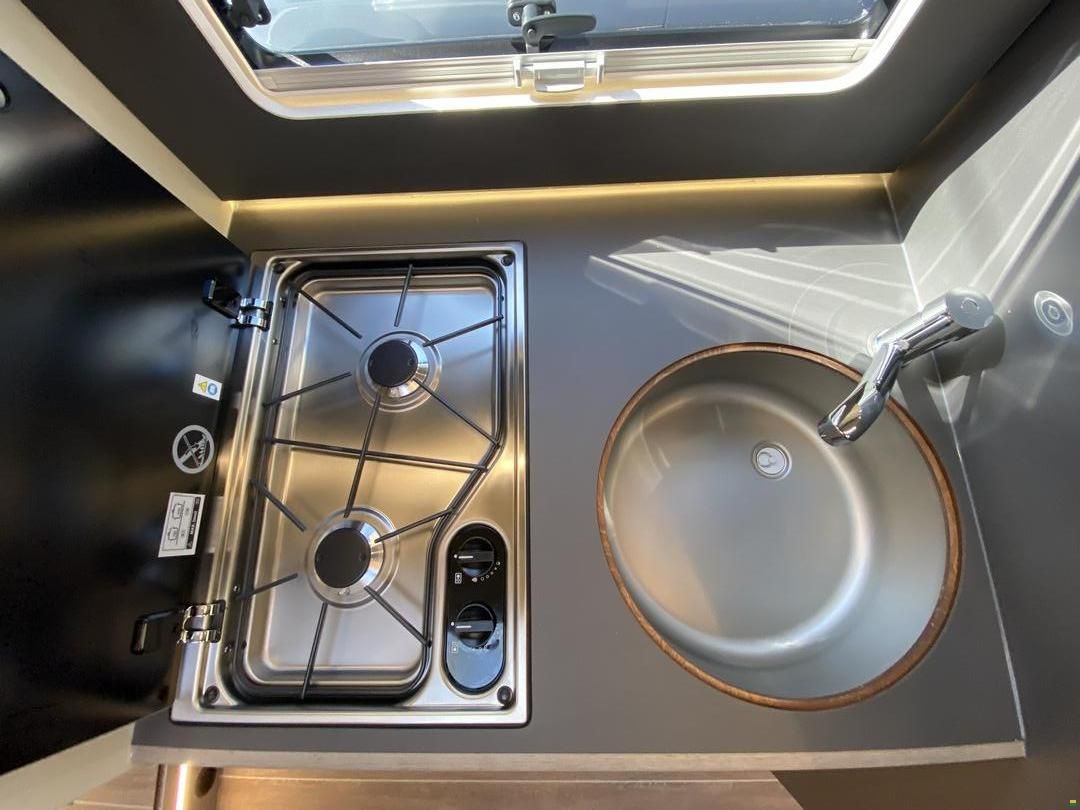 Roller Team Zefiro 285 TL, Ford 165PS Automat