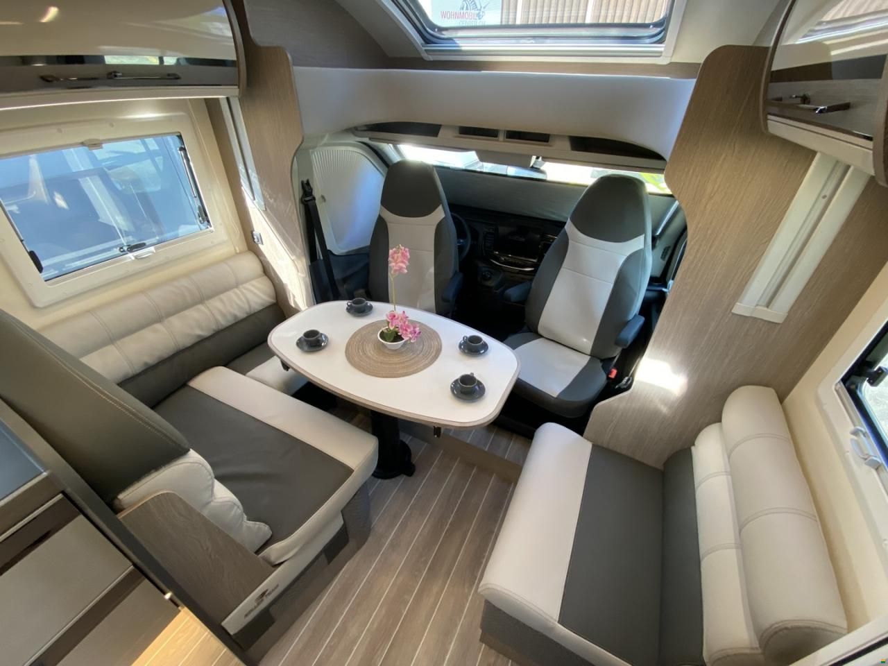 Roller Team Zefiro 285 TL, Ford 165PS Automat