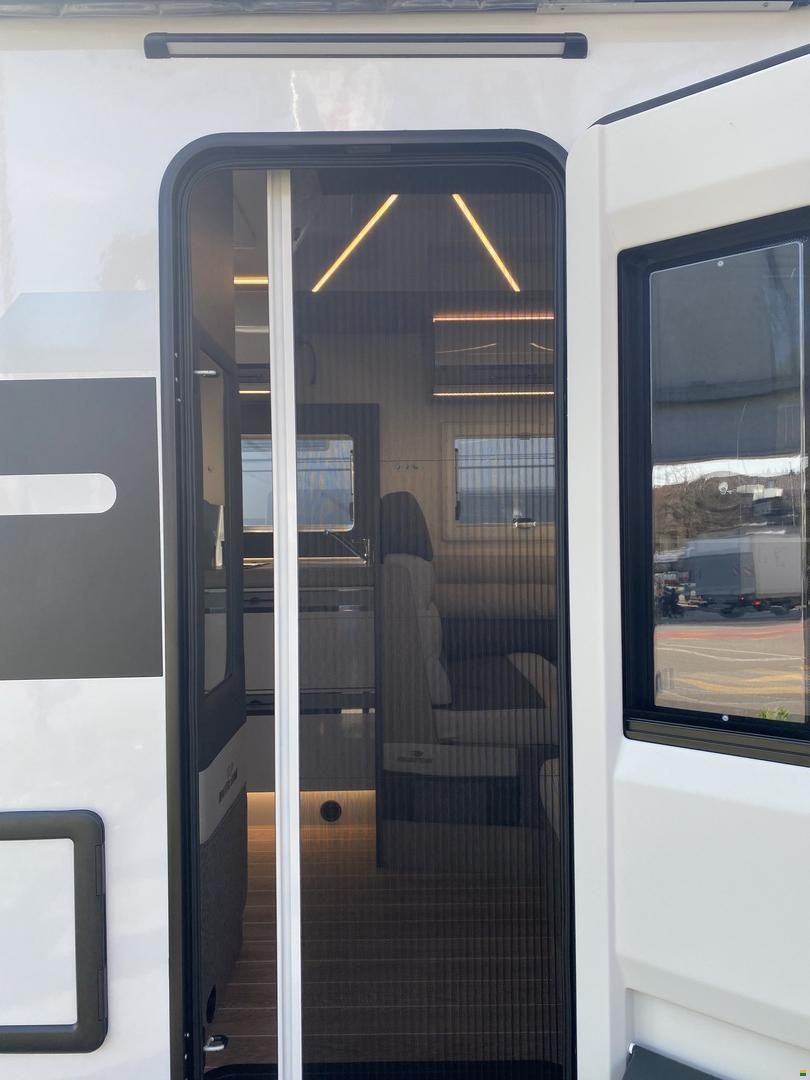 Roller Team Zefiro 285 TL, Ford 165PS Automat