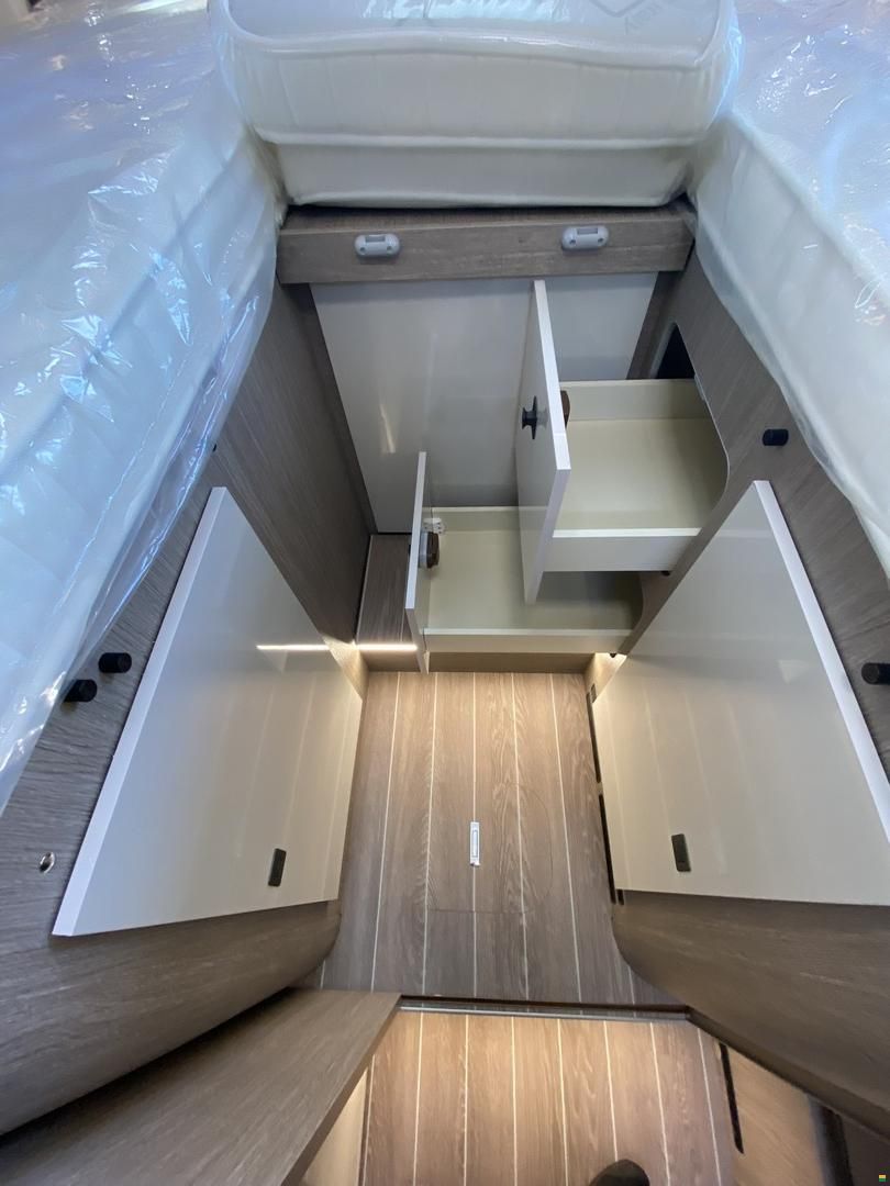 Roller Team Zefiro 285 TL, Ford 165PS Automat