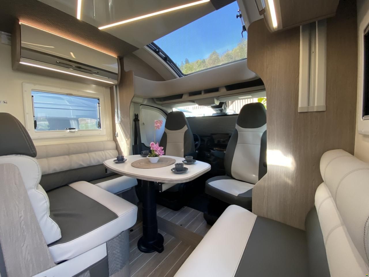 Roller Team Zefiro 285 TL, Ford 165PS Automat