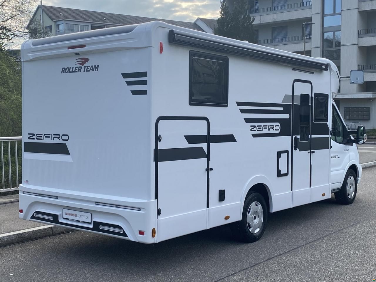 Roller Team Zefiro 285 TL, Ford 165PS Automat