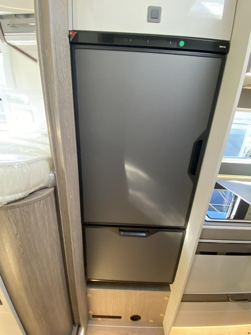 Roller Team Zefiro 285 TL, Ford 165PS Automat