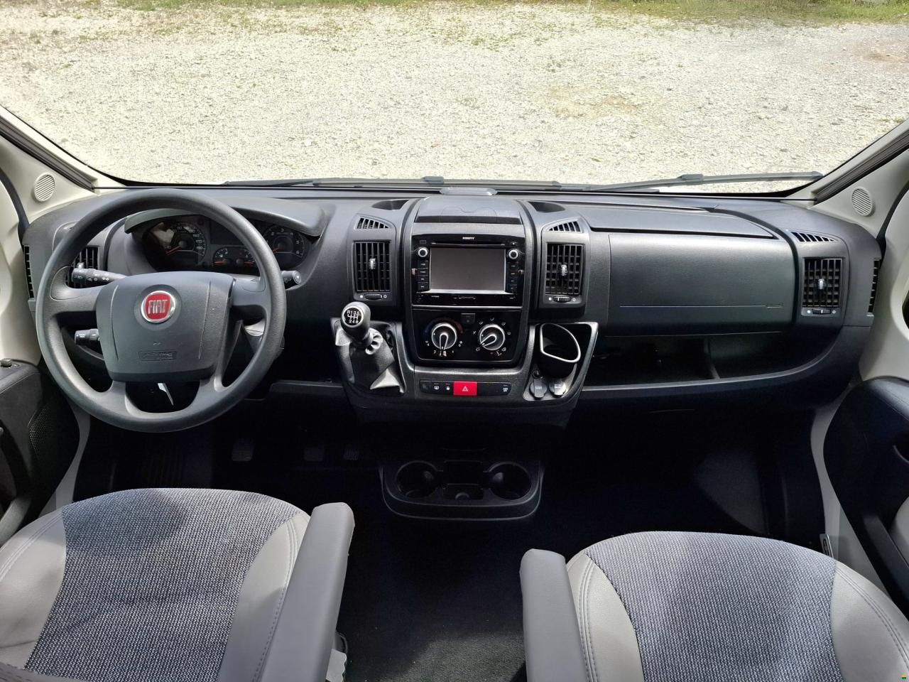 Sunlight T69s mit Queensbett