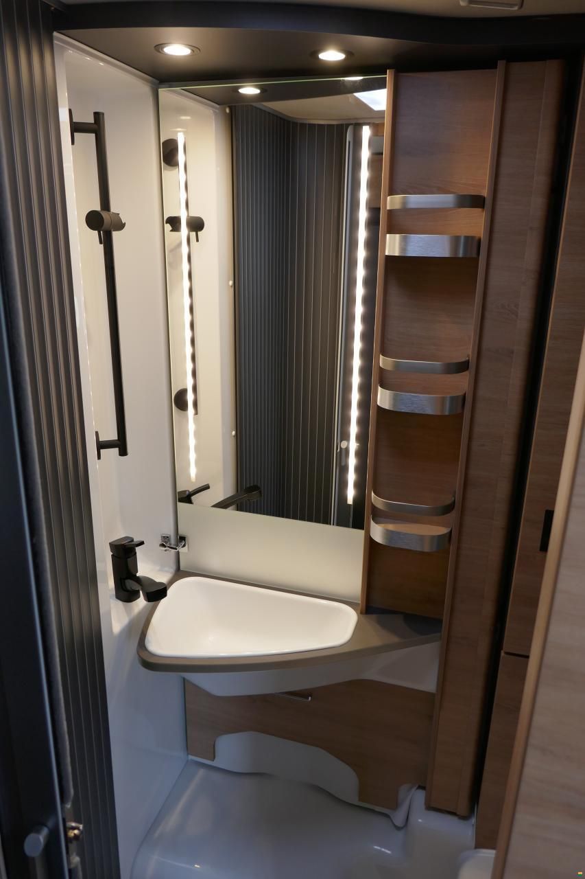 Knaus LIVE TI 650 MEG Platinum Selection