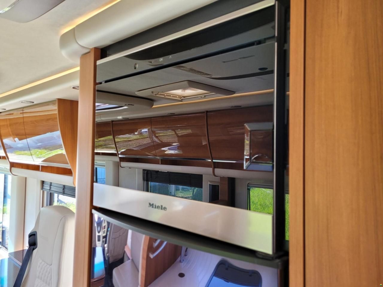 Concorde Charisma 900 M