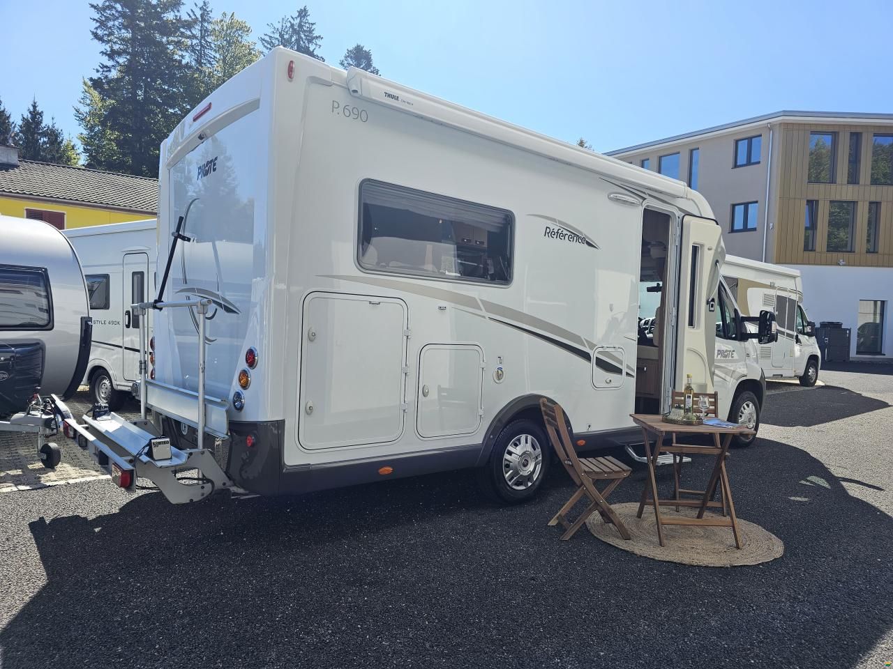 Pilote R&eacute;f&eacute;rence P690 mit Queensbett!