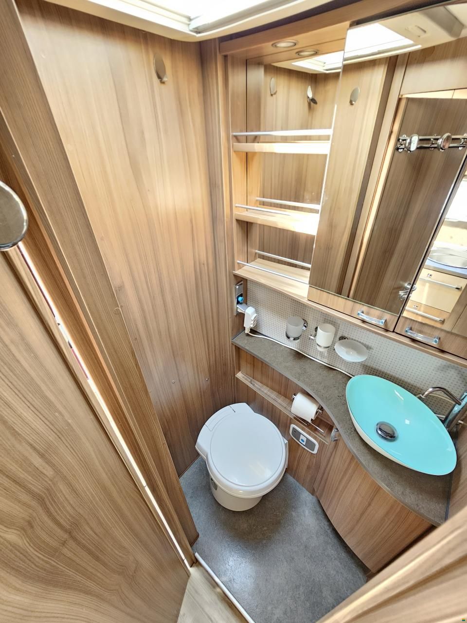 Pilote R&eacute;f&eacute;rence P690 mit Queensbett!