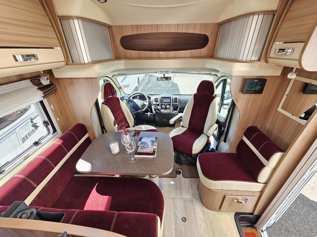 Pilote R&eacute;f&eacute;rence P690 mit Queensbett!