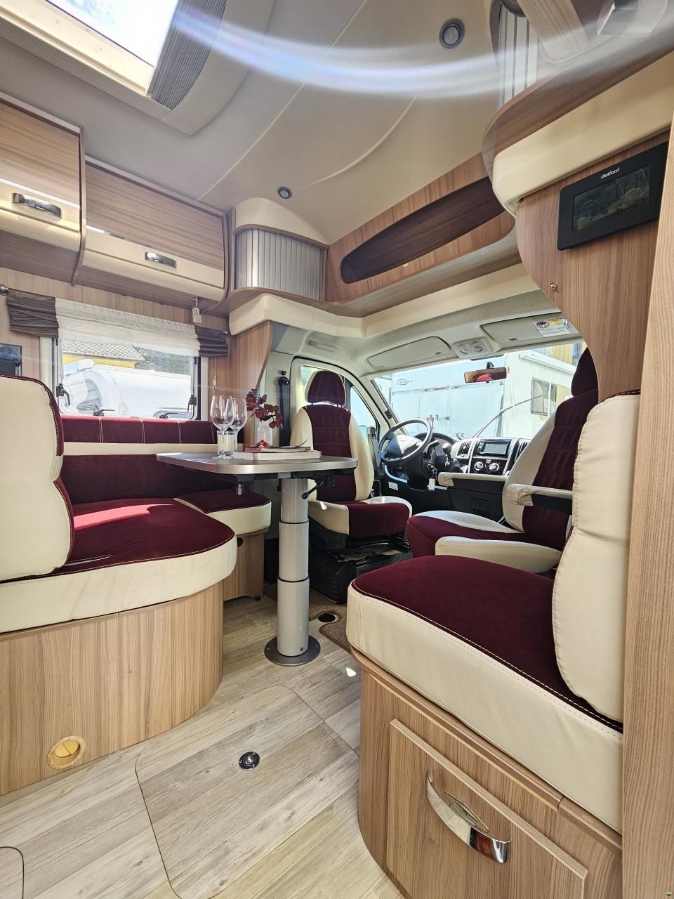 Pilote R&eacute;f&eacute;rence P690 mit Queensbett!