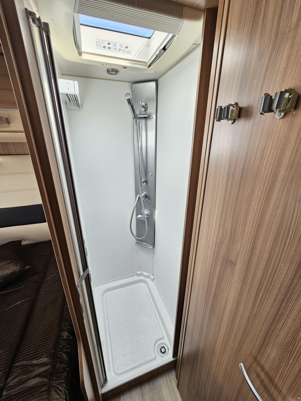 Pilote R&eacute;f&eacute;rence P690 mit Queensbett!