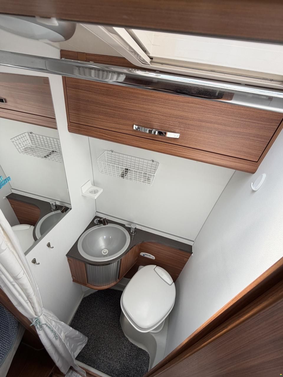 Adria Adriatik Twin Active