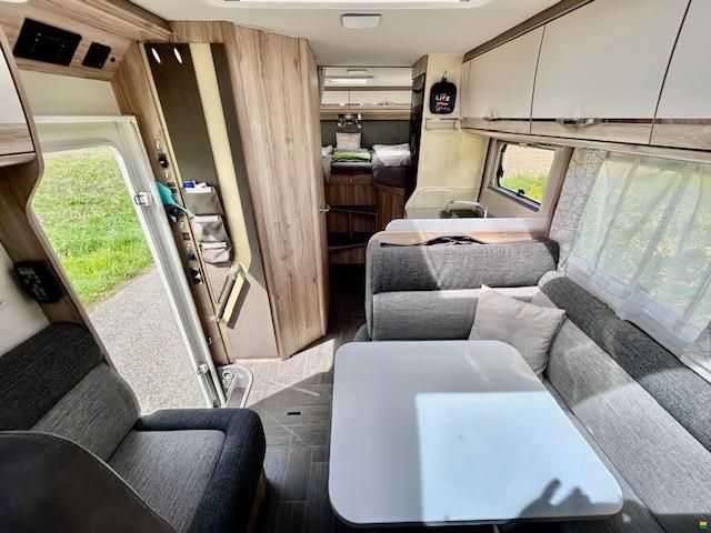 Eura Mobil PT 695 EB