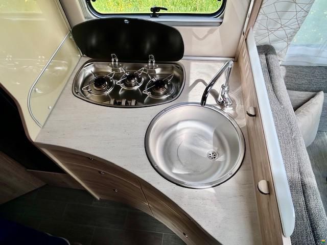 Eura Mobil PT 695 EB