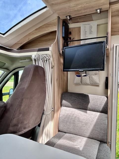 Eura Mobil PT 695 EB