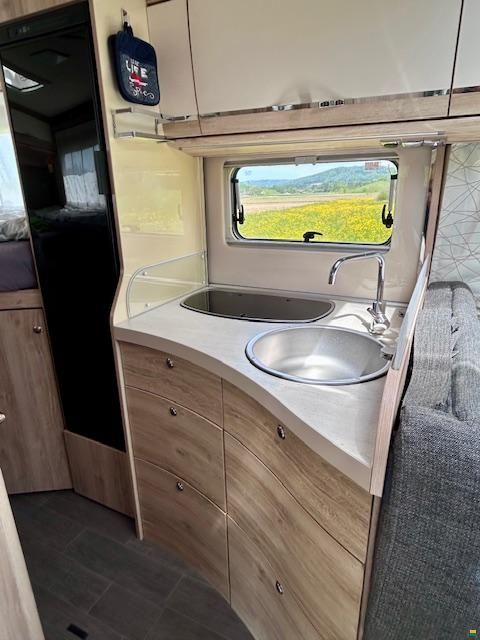 Eura Mobil PT 695 EB