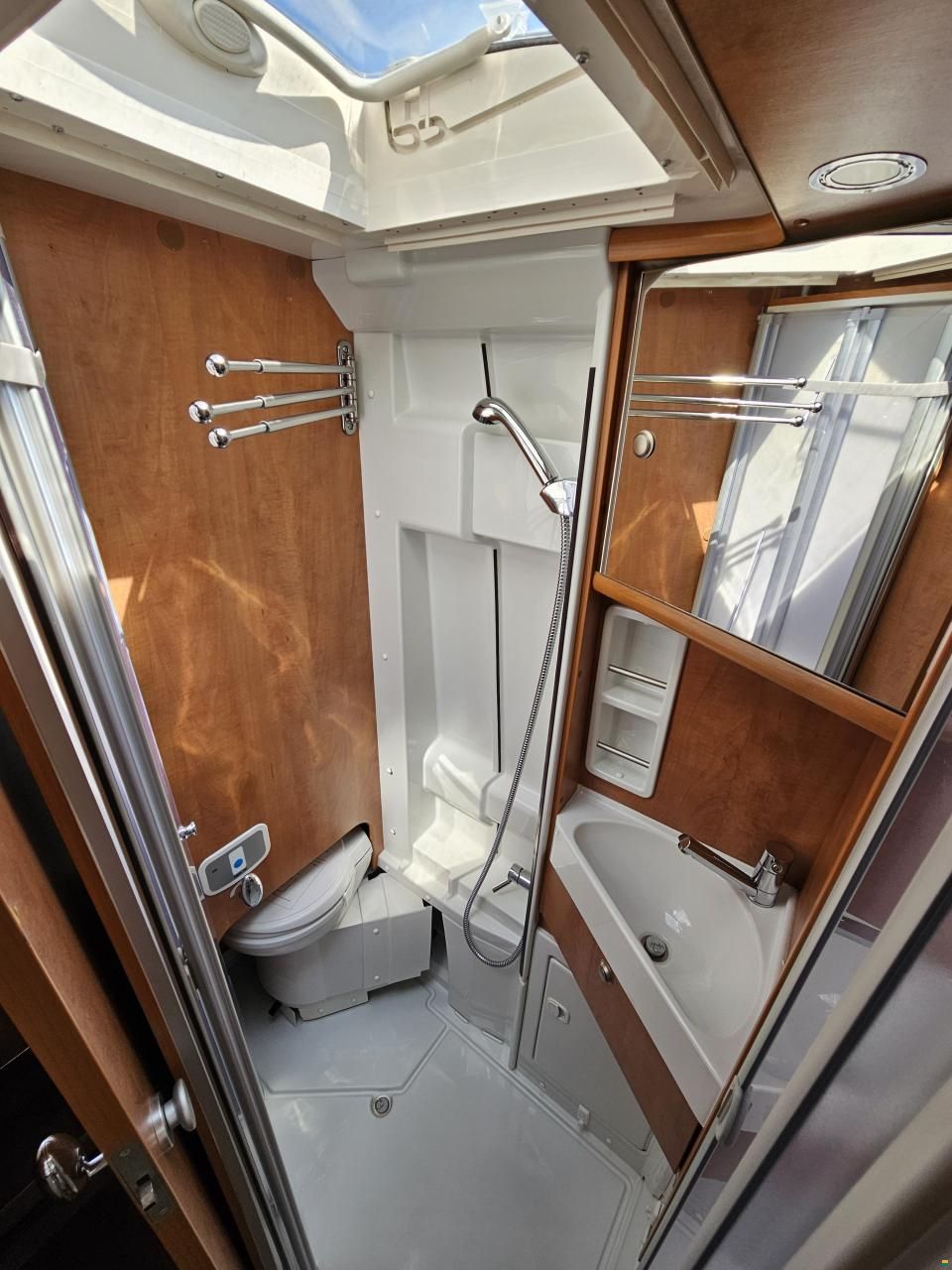 Malibu V636 LE mit Einzelbett, AHK!