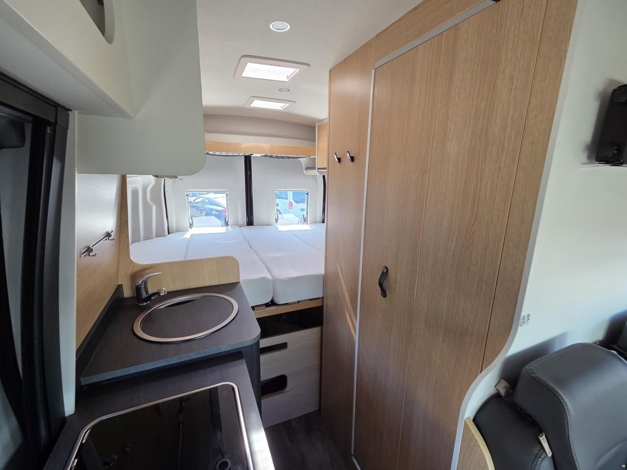 Sunlight Cliff 590 4x4