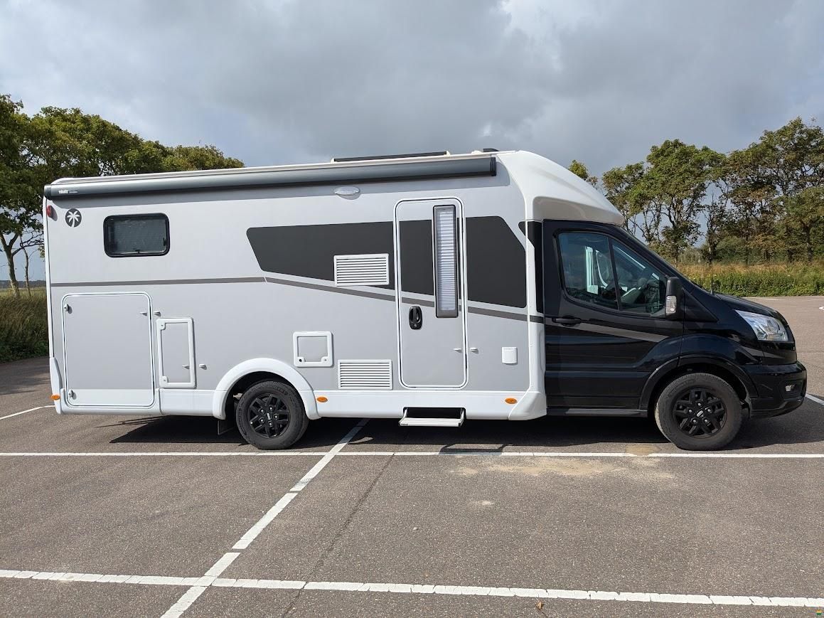 Sunlight Ford T680 Adventure Edition