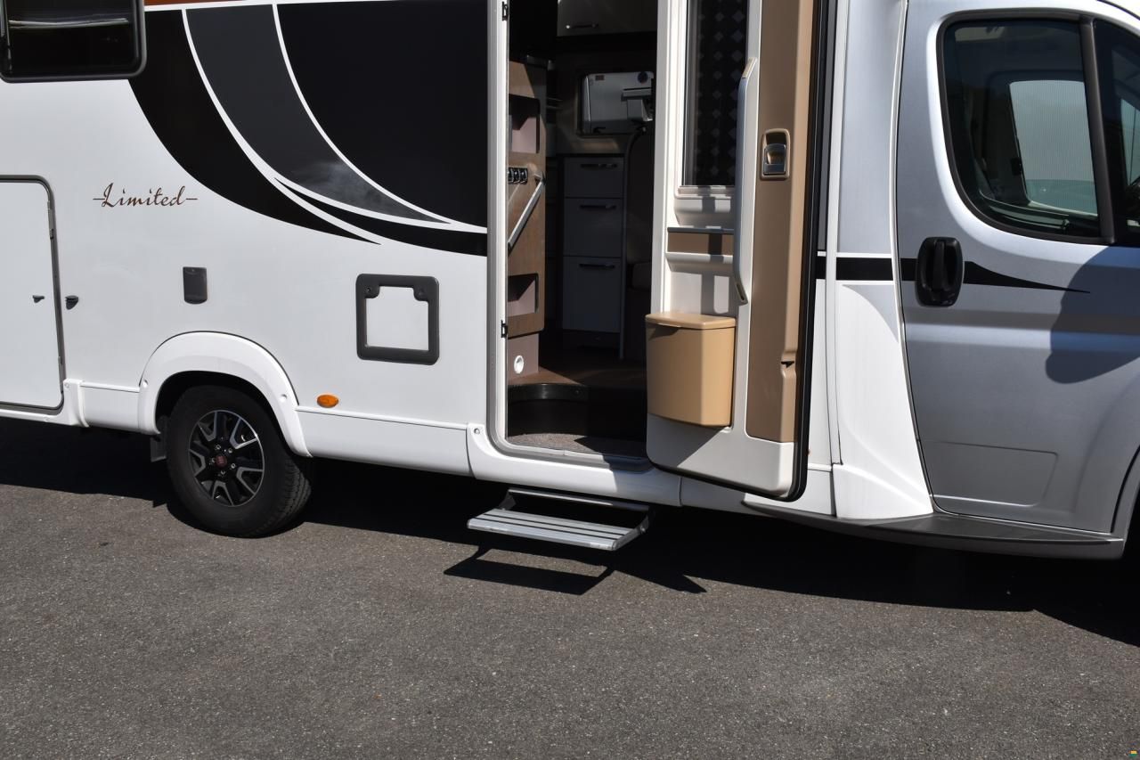 B&uuml;rstner T 690 G LIMITED 2.3 MJ150