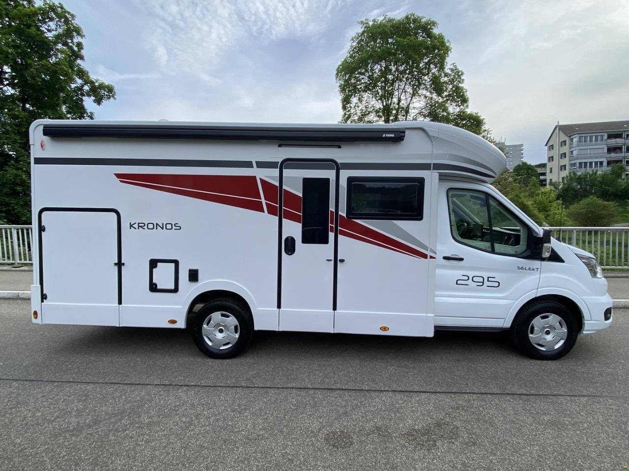 Roller Team Kronos 295 TL, Ford 165PS Automat