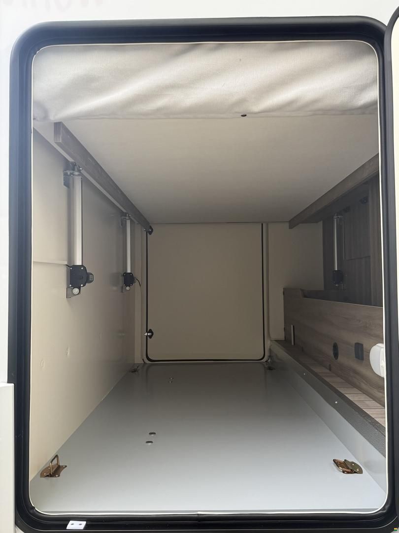 Roller Team Kronos 295 TL, Ford 165PS Automat