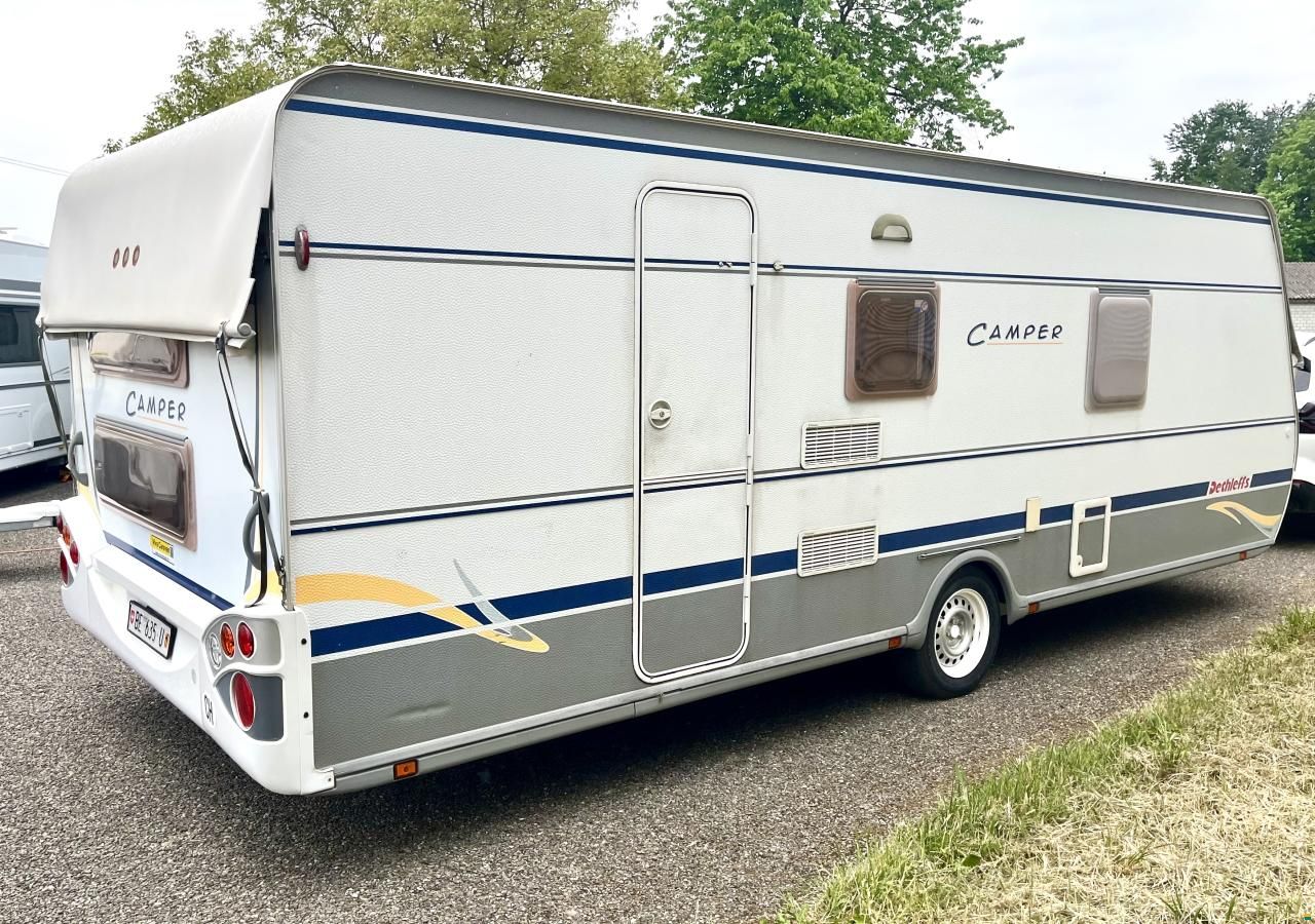 Dethleffs Camper mit Kaj&uuml;tenbett