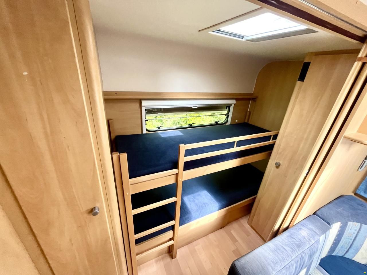 Dethleffs Camper mit Kaj&uuml;tenbett