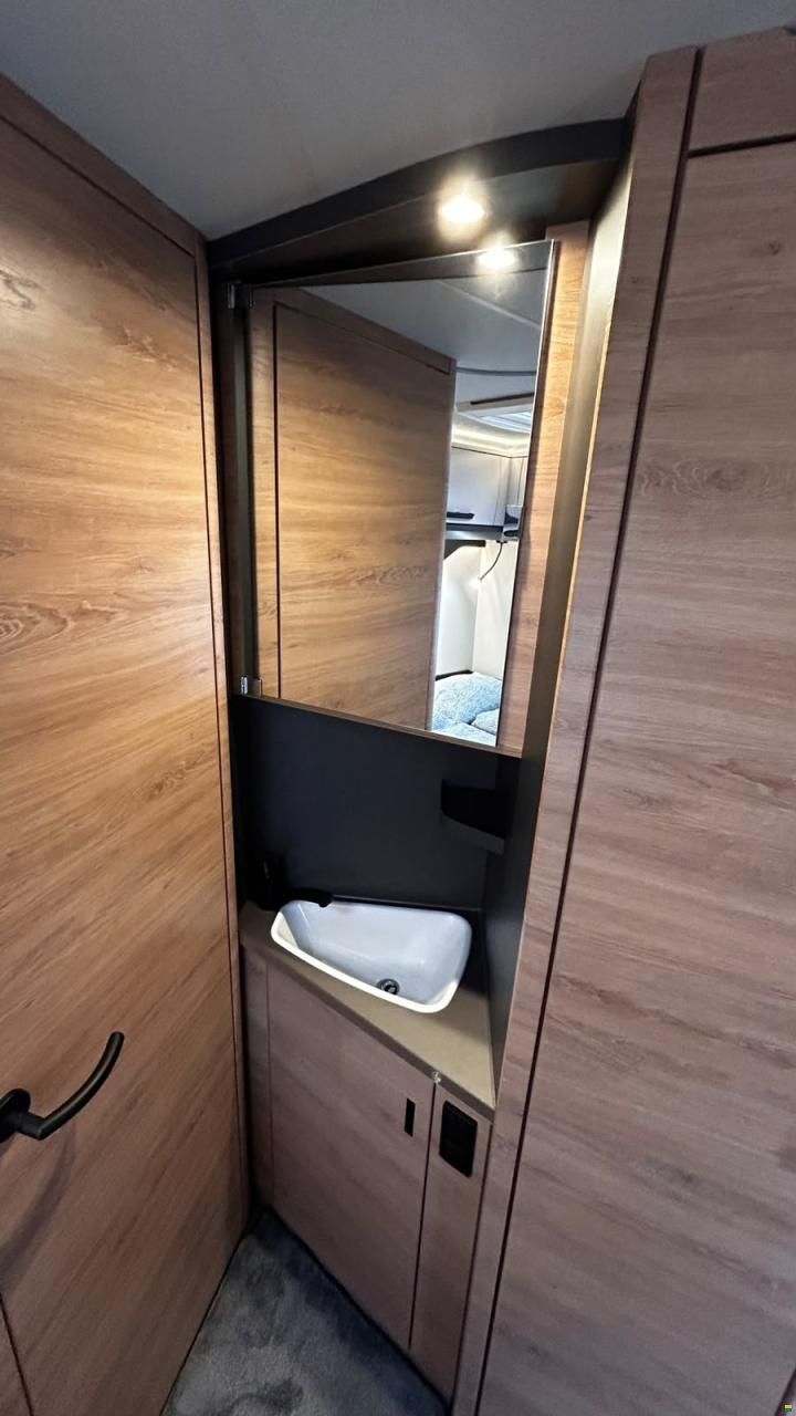 Knaus LiveWave 650 MF Platinum Selection