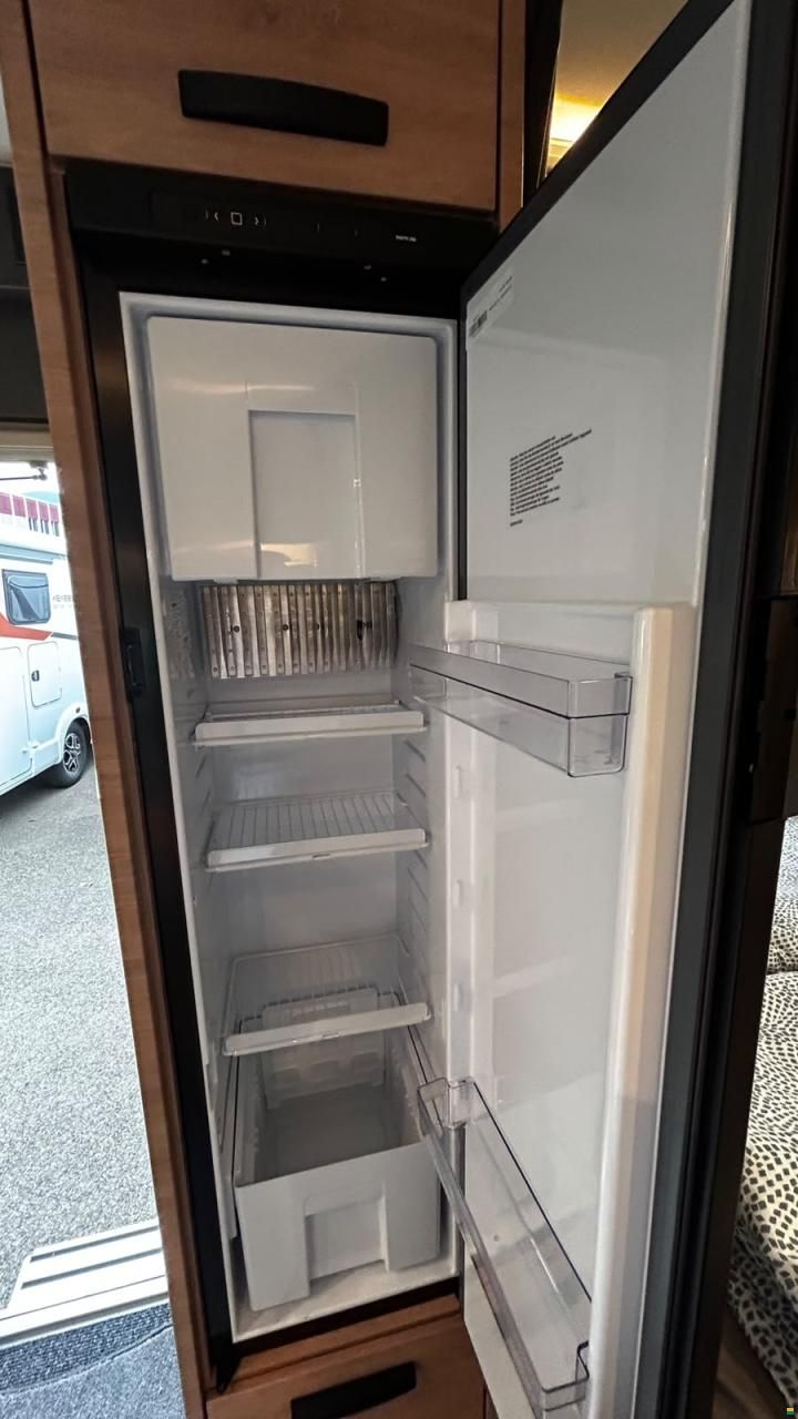 Knaus LiveWave 650 MF Platinum Selection