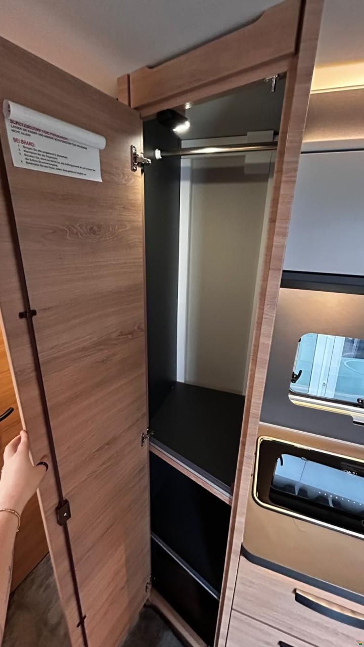 Knaus LiveWave 650 MF Platinum Selection