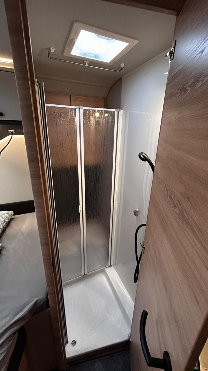 Knaus LiveWave 650 MF Platinum Selection