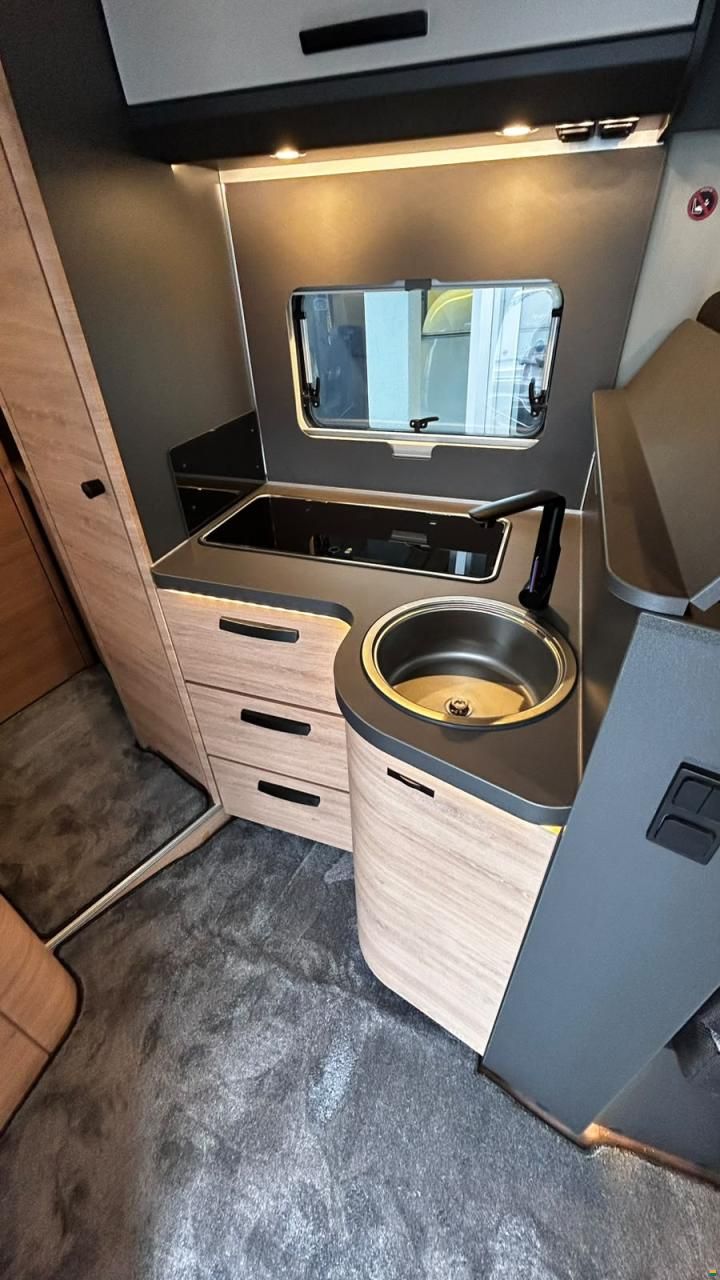 Knaus LiveWave 650 MF Platinum Selection