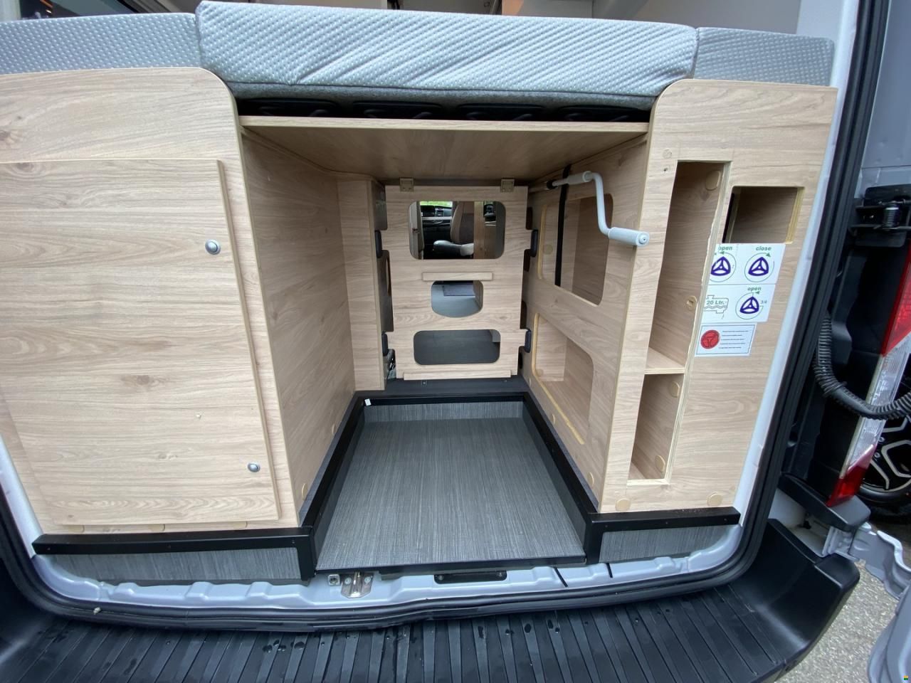 Dethleffs Globetrail, Ford 170PS Automat