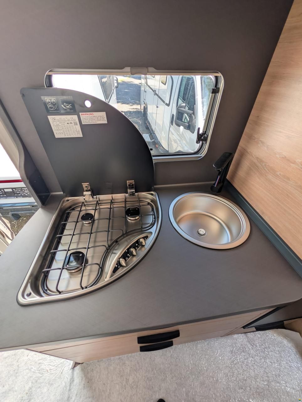 Knaus L!VE Wave 650 MEG Black Selection