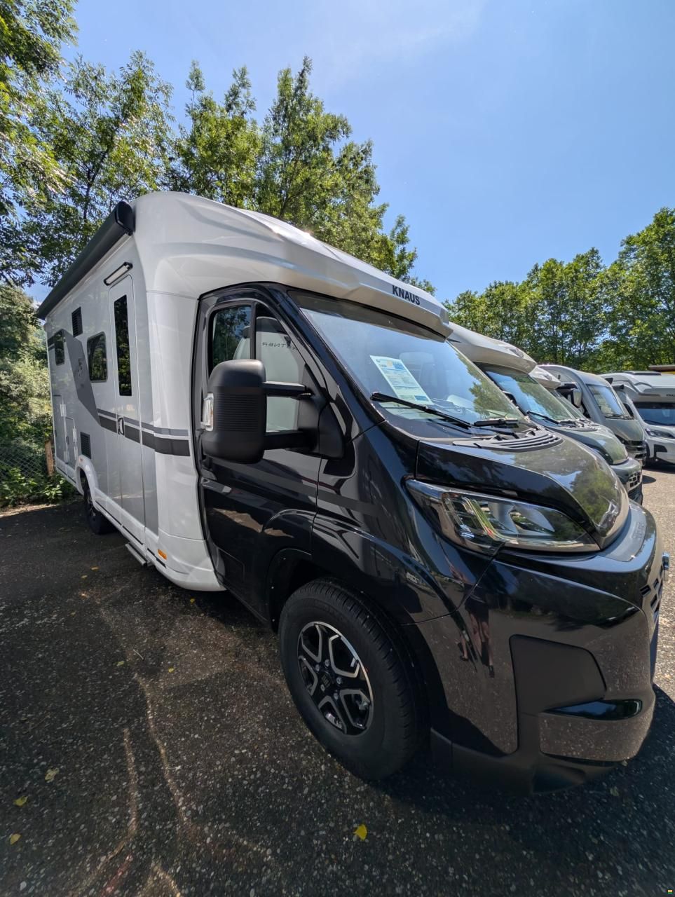 Knaus L!VE Wave 650 MEG Black Selection