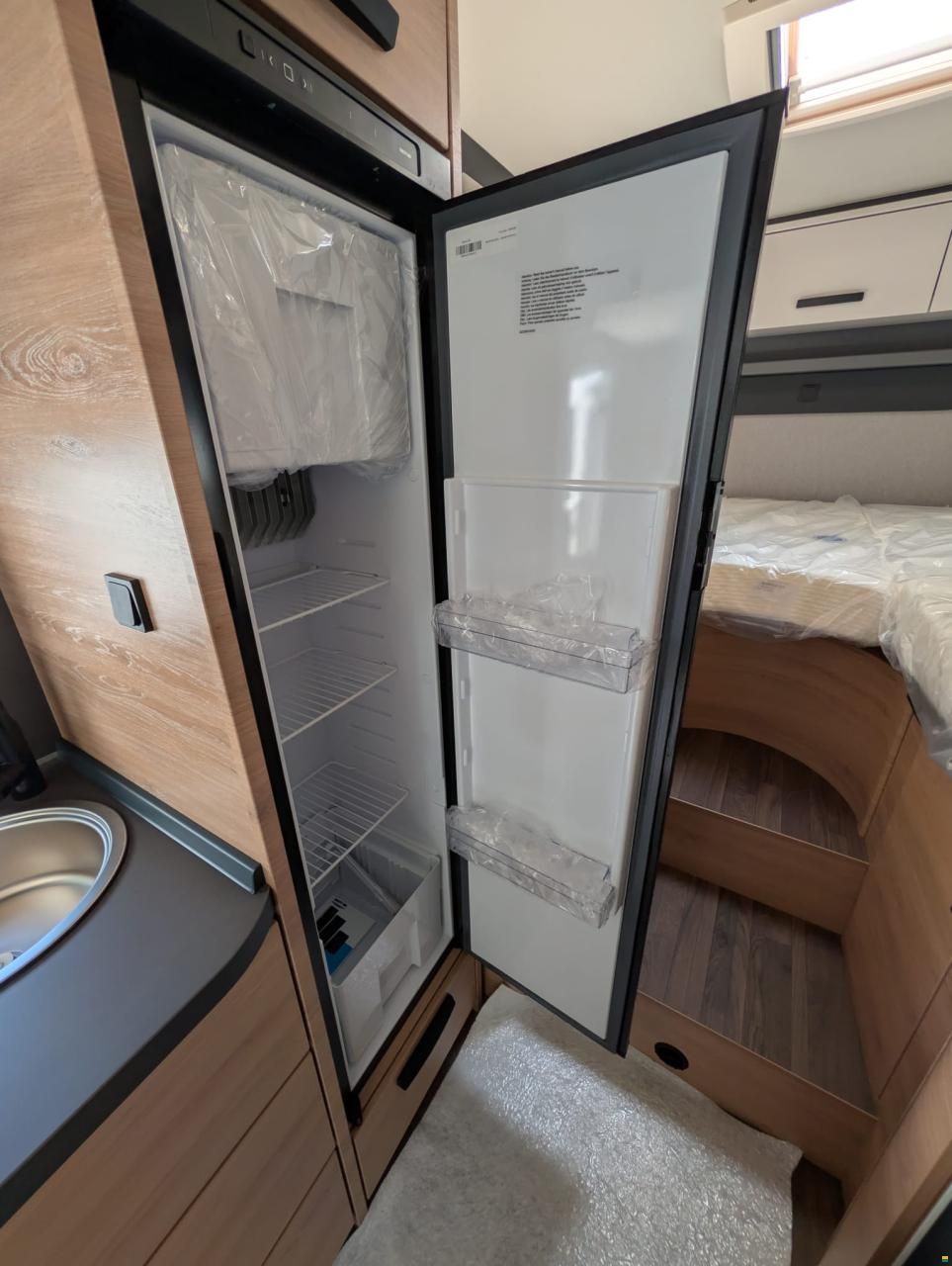 Knaus L!VE Wave 650 MEG Black Selection