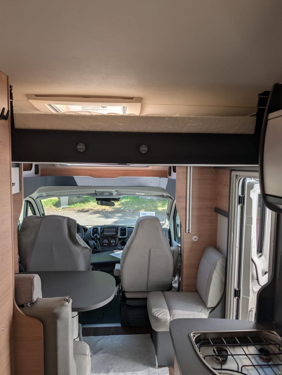 Knaus L!VE Wave 650 MEG Black Selection