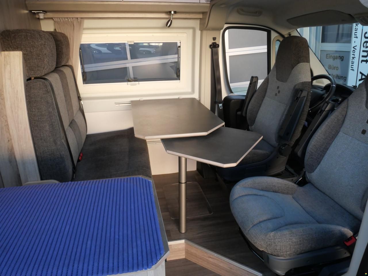 Bravia Mobil Swan 599