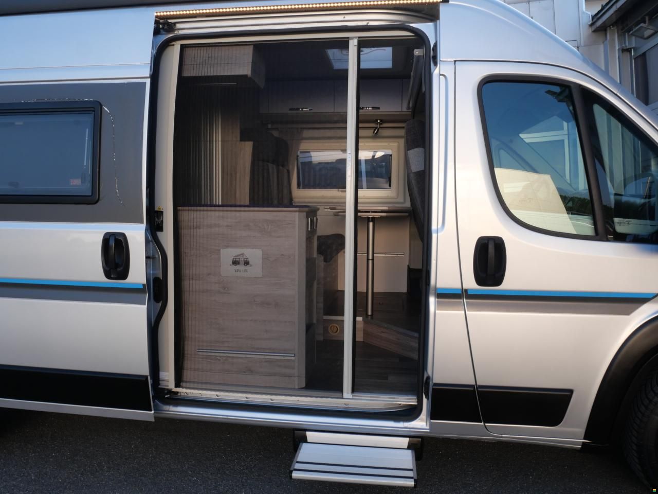 Bravia Mobil Swan 599