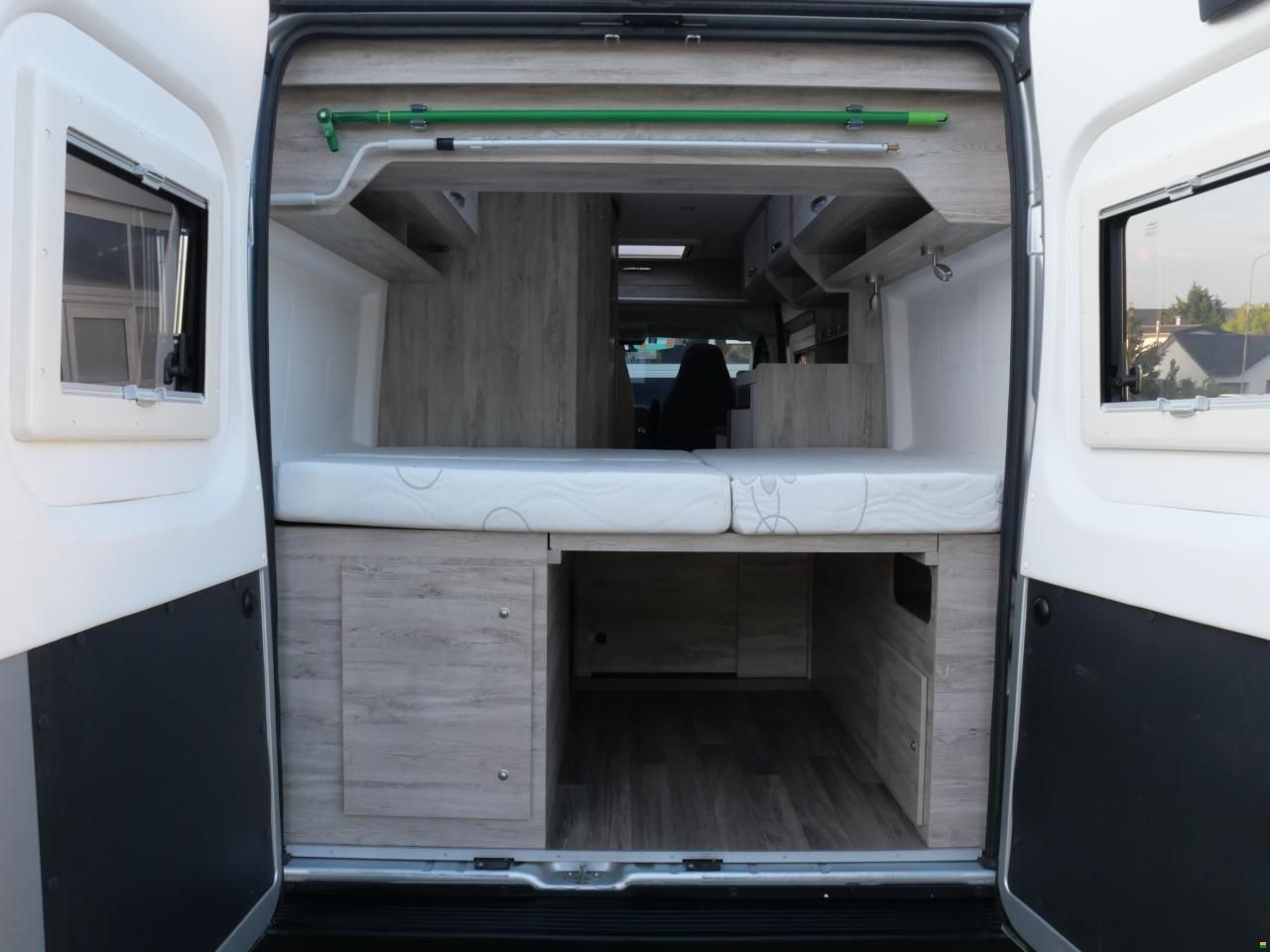 Bravia Mobil Swan 599