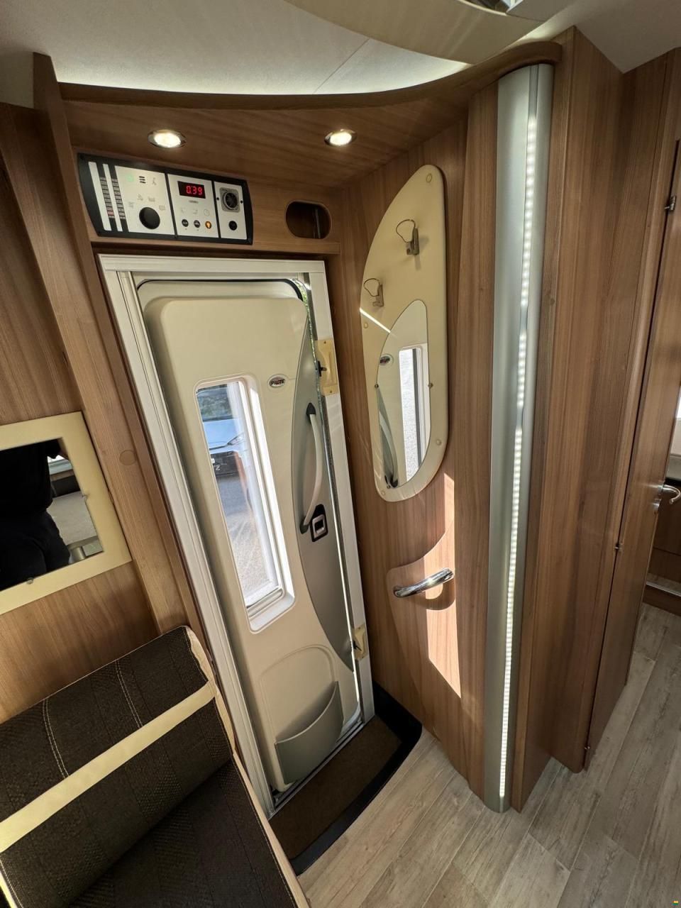 Pilote **GALAXY G690XLC**QUEENSBETT**
