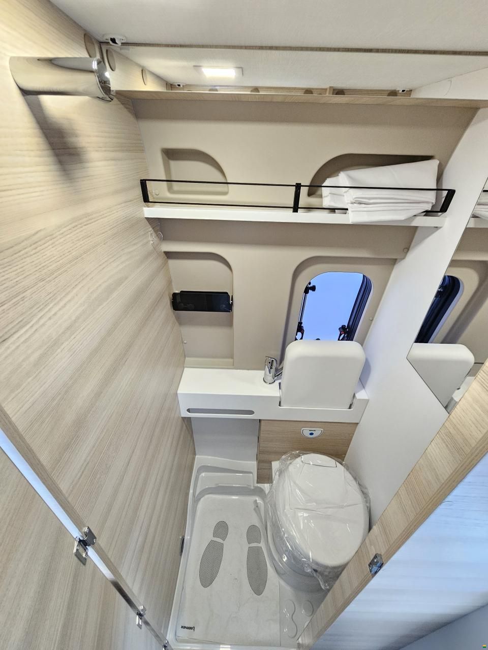 Challenger V114S mit Doppelbett & Schlafdach!