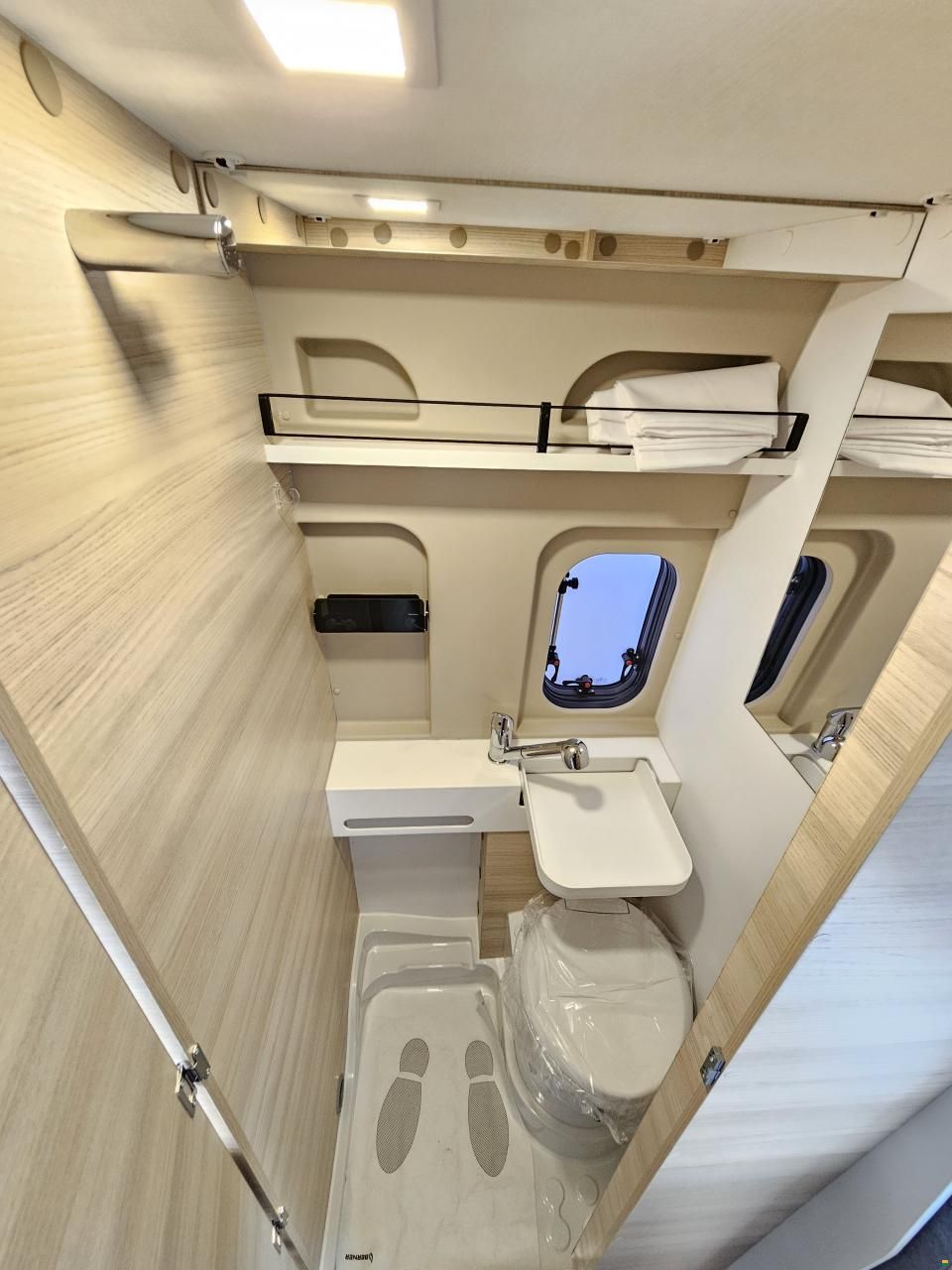 Challenger V114S mit Doppelbett & Schlafdach!