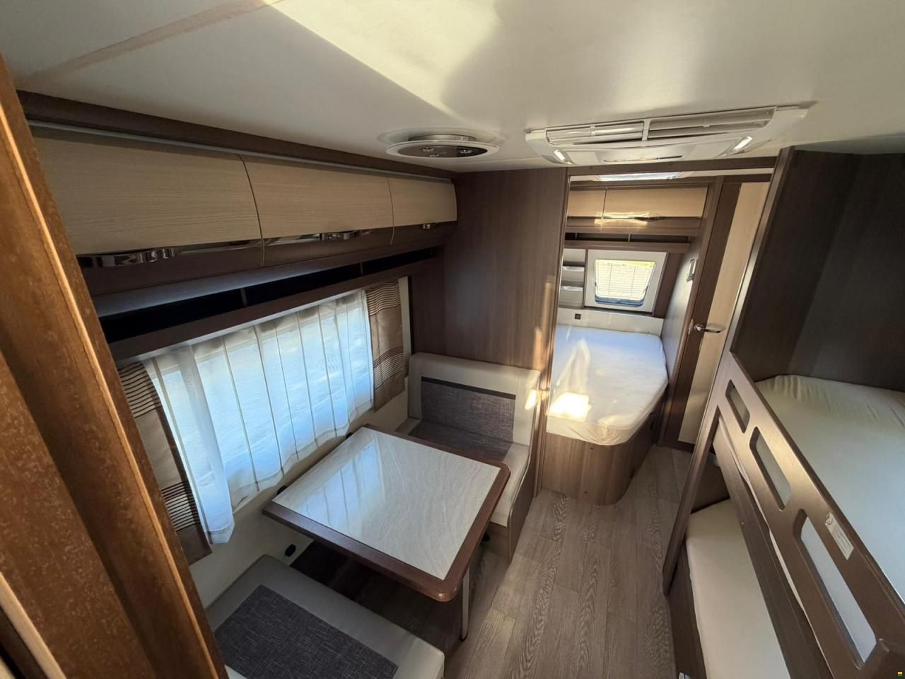 Hobby *PRESTIGE 720 UKFE *** KAJ&Uuml;TTENBETT***