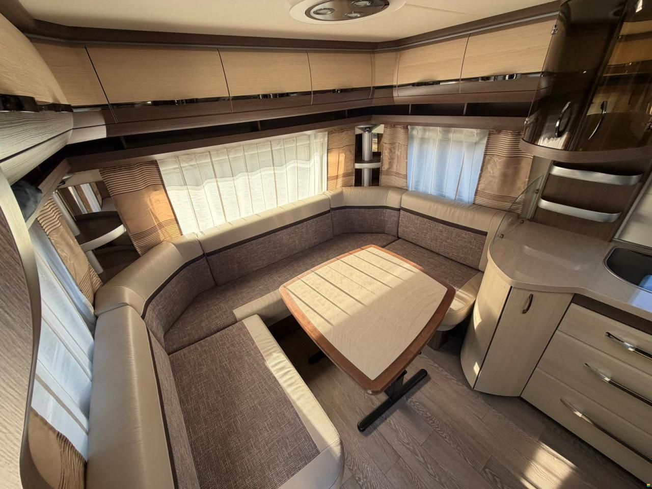 Hobby *PRESTIGE 720 UKFE *** KAJ&Uuml;TTENBETT***