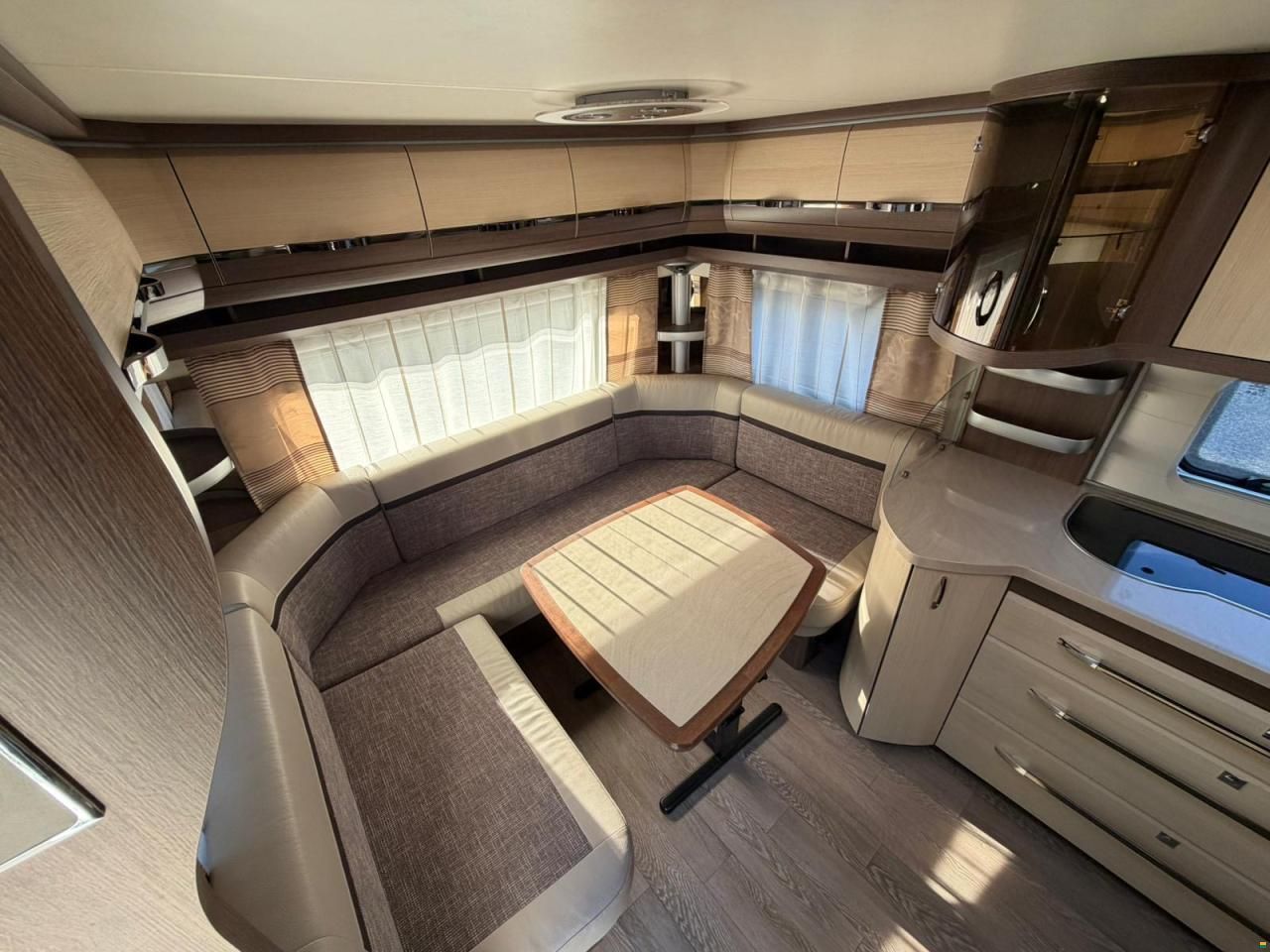 Hobby *PRESTIGE 720 UKFE *** KAJ&Uuml;TTENBETT***