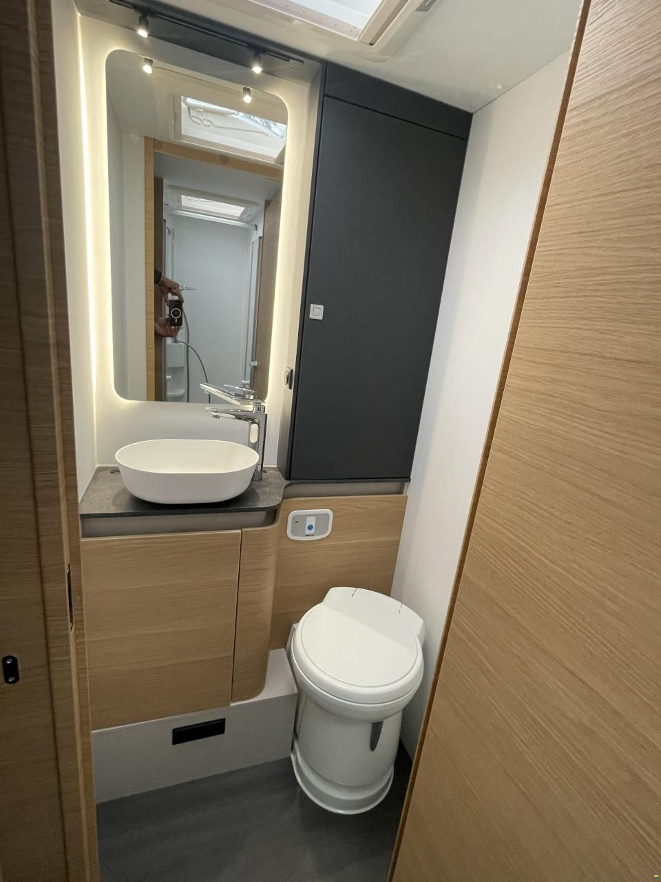 Adria Coral 670 DL 60 Years Deluxe