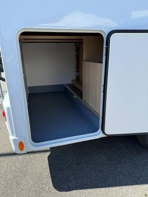 LMC Tourer A690