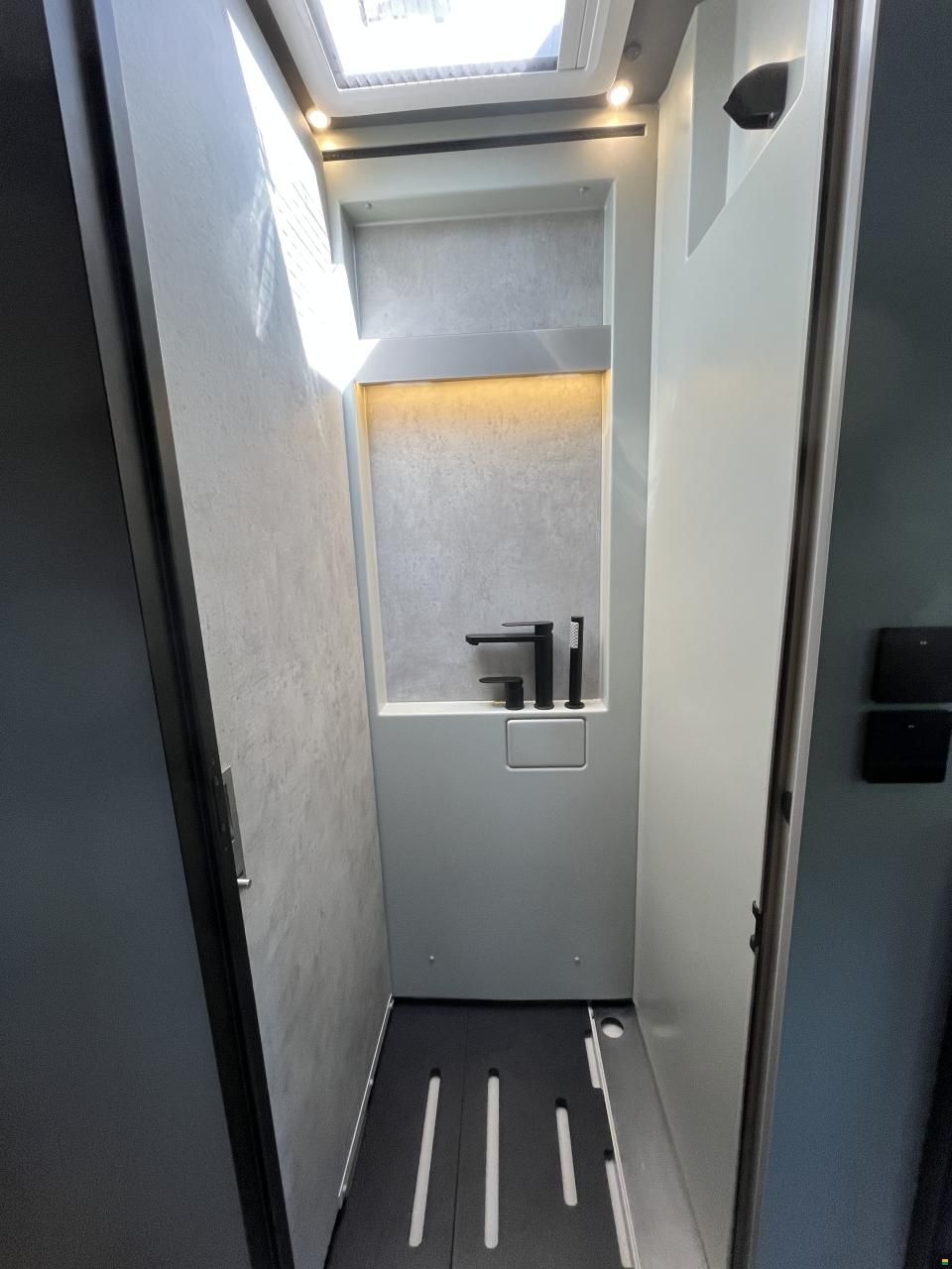 Niesmann-Bischoff Ismove 6.9E